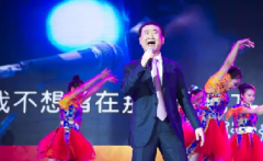 “國民公公”王健林火了，首富玩起了搖滾